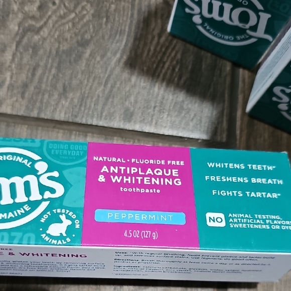 Toms Antiplaque & Whitening Toothpaste - Green - Picture 4 of 7